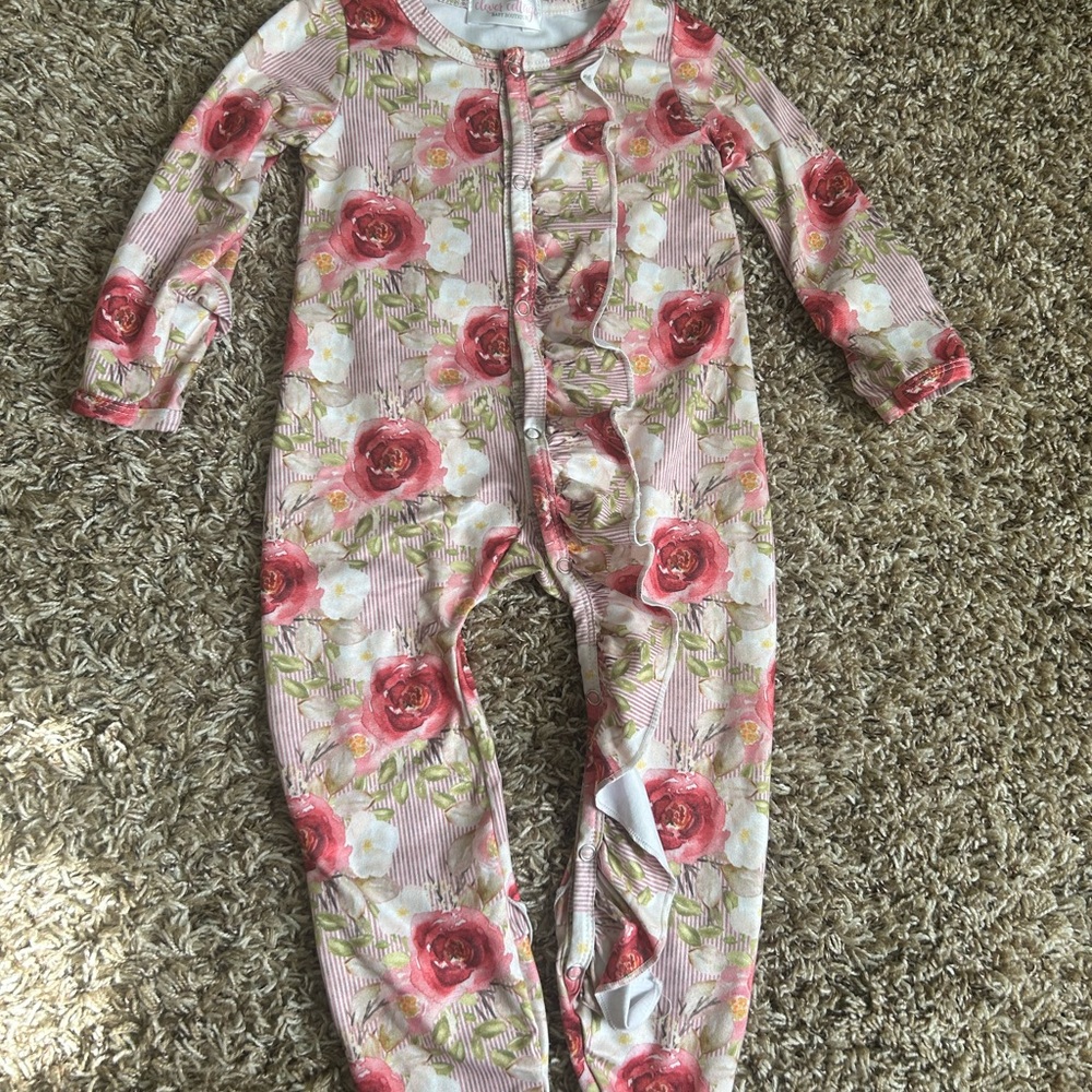 Clover Cottage Boutique Pink Rose Floral Ruffle Footie | Size 6-12 Months